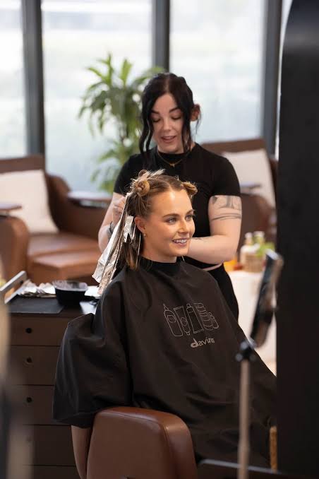 Toning Treatment in Dubai: Why Your Blonde or Highlights Need One